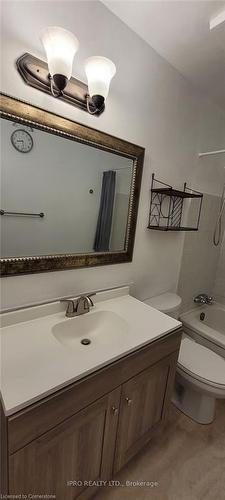 49-1310 Fieldlight Boulevard, Pickering, ON - Indoor Photo Showing Bathroom