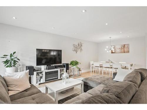 4271 Curia Crescent, Mississauga, ON - Indoor Photo Showing Living Room