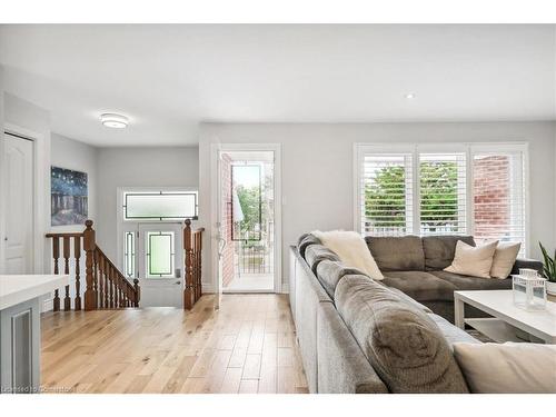 4271 Curia Crescent, Mississauga, ON - Indoor Photo Showing Living Room