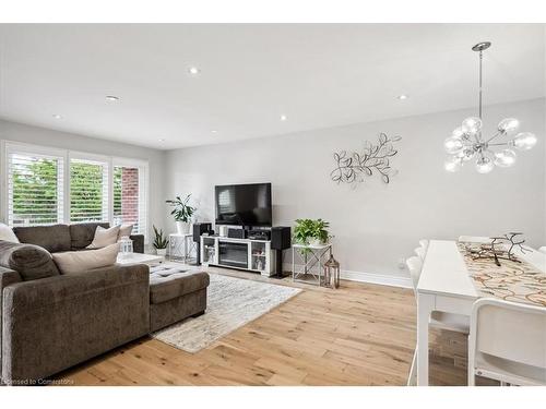 4271 Curia Crescent, Mississauga, ON - Indoor Photo Showing Living Room