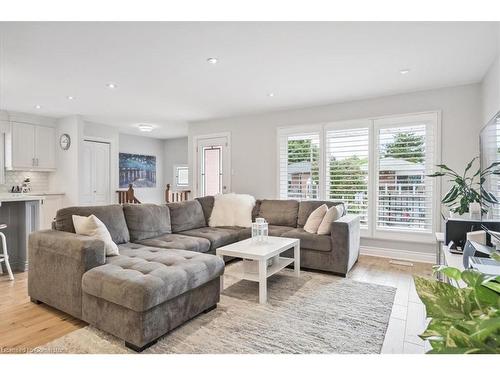 4271 Curia Crescent, Mississauga, ON - Indoor Photo Showing Living Room