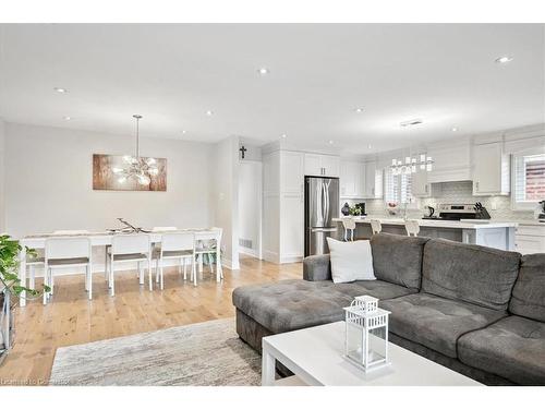 4271 Curia Crescent, Mississauga, ON - Indoor Photo Showing Living Room