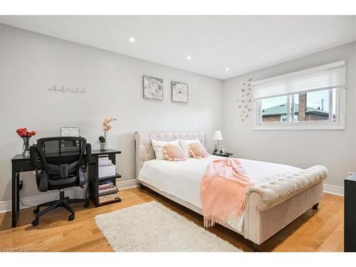 4271 Curia Crescent, Mississauga, ON - Indoor Photo Showing Bedroom