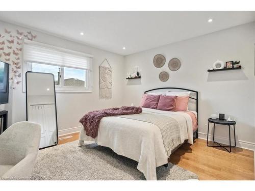 4271 Curia Crescent, Mississauga, ON - Indoor Photo Showing Bedroom