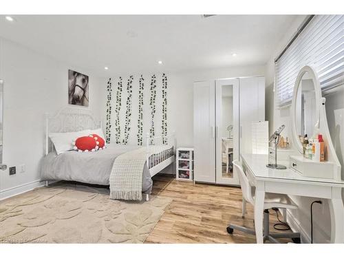 4271 Curia Crescent, Mississauga, ON - Indoor Photo Showing Bedroom