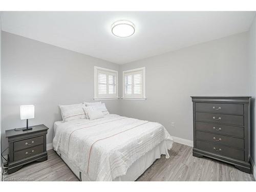 50 Beacon Avenue, Hamilton, ON - Indoor Photo Showing Bedroom