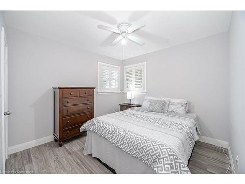 50 Beacon Avenue, Hamilton, ON - Indoor Photo Showing Bedroom