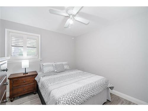 50 Beacon Avenue, Hamilton, ON - Indoor Photo Showing Bedroom