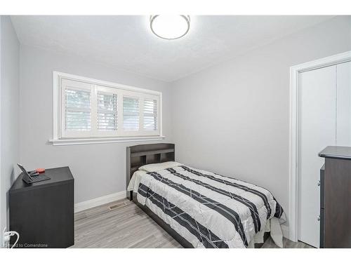 50 Beacon Avenue, Hamilton, ON - Indoor Photo Showing Bedroom