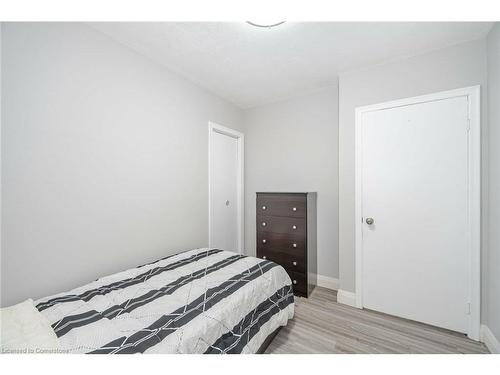 50 Beacon Avenue, Hamilton, ON - Indoor Photo Showing Bedroom