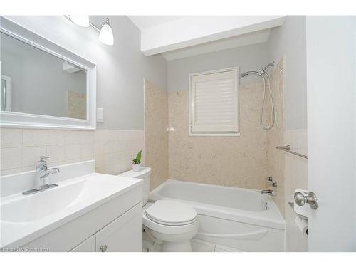 50 Beacon Avenue, Hamilton, ON - Indoor Photo Showing Bathroom