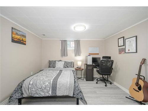 50 Beacon Avenue, Hamilton, ON - Indoor Photo Showing Bedroom