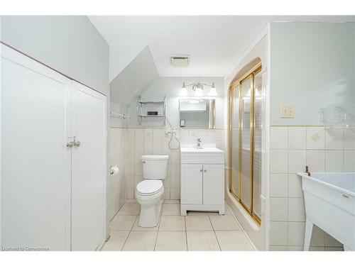 50 Beacon Avenue, Hamilton, ON - Indoor Photo Showing Bathroom