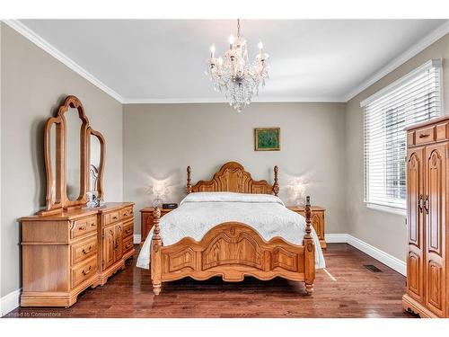 1371 Tansley Drive, Oakville, ON - Indoor Photo Showing Bedroom