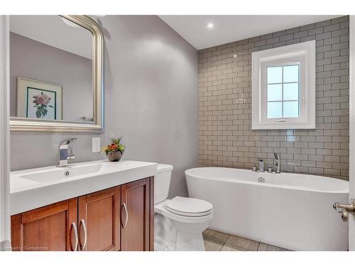 1371 Tansley Drive, Oakville, ON - Indoor Photo Showing Bathroom