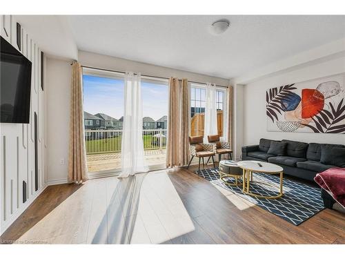 197 Village Gate, Wasaga Beach, ON - Indoor Photo Showing Living Room