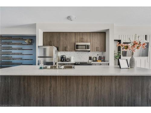 197 Village Gate, Wasaga Beach, ON - Indoor Photo Showing Kitchen With Double Sink With Upgraded Kitchen