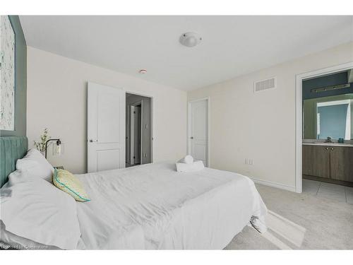 197 Village Gate, Wasaga Beach, ON - Indoor Photo Showing Bedroom