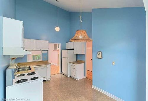 2822 Folkway Drive, Mississauga, ON - Indoor Photo Showing Kitchen