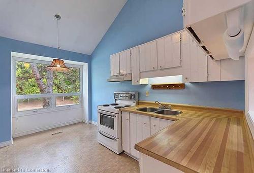 2822 Folkway Drive, Mississauga, ON - Indoor Photo Showing Kitchen With Double Sink