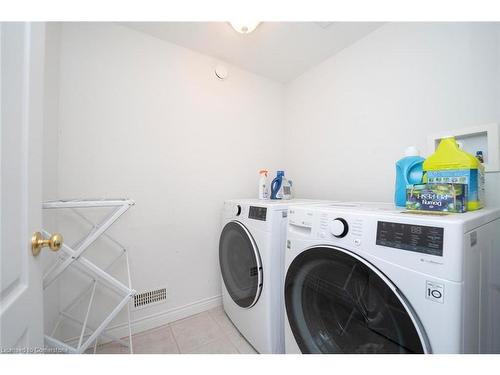 81 Shephard Avenue, New Tecumseth, ON - Indoor Photo Showing Laundry Room