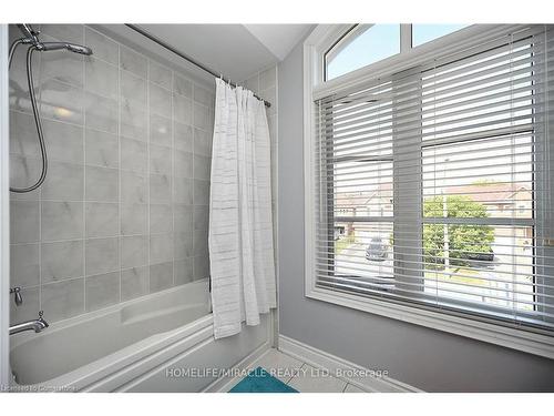 3974 Worthview Place, Mississauga, ON - Indoor Photo Showing Bathroom