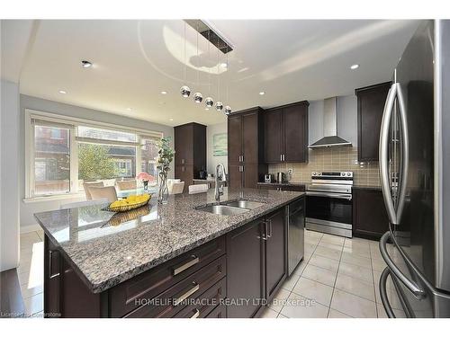 3974 Worthview Place, Mississauga, ON - Indoor Photo Showing Kitchen With Double Sink With Upgraded Kitchen