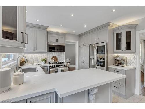 1720 Valentine Gardens, Mississauga, ON - Indoor Photo Showing Kitchen With Upgraded Kitchen