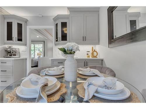 1720 Valentine Gardens, Mississauga, ON - Indoor Photo Showing Dining Room