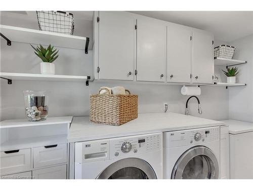 1720 Valentine Gardens, Mississauga, ON - Indoor Photo Showing Laundry Room