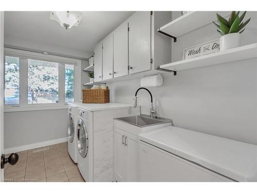 1720 Valentine Gardens, Mississauga, ON - Indoor Photo Showing Laundry Room