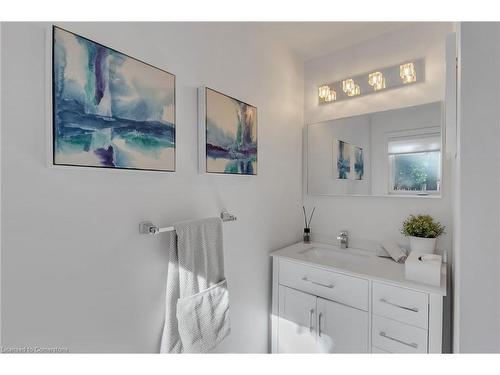 1720 Valentine Gardens, Mississauga, ON - Indoor Photo Showing Bathroom