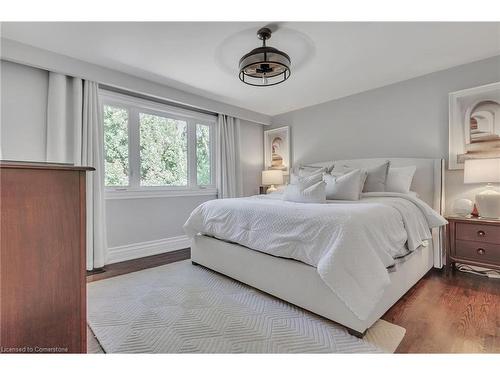 1720 Valentine Gardens, Mississauga, ON - Indoor Photo Showing Bedroom