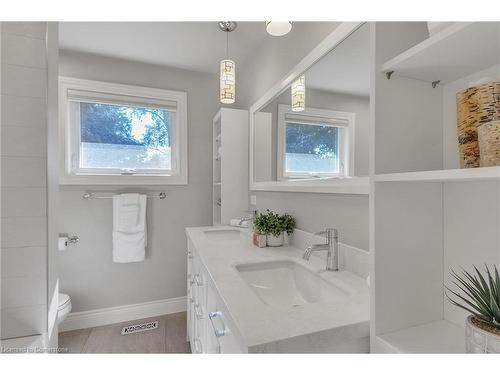 1720 Valentine Gardens, Mississauga, ON - Indoor Photo Showing Bathroom