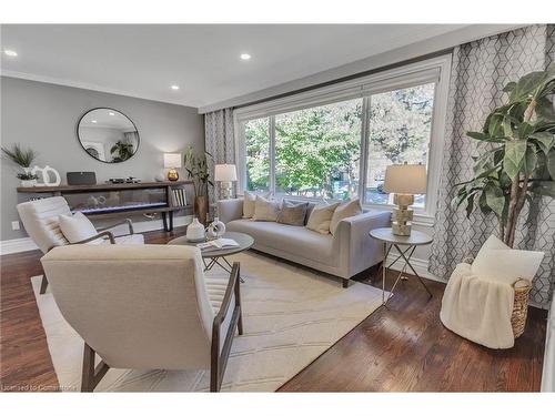 1720 Valentine Gardens, Mississauga, ON - Indoor Photo Showing Living Room