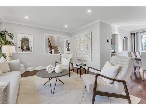 1720 Valentine Gardens, Mississauga, ON - Indoor Photo Showing Living Room