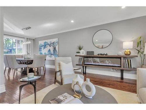 1720 Valentine Gardens, Mississauga, ON - Indoor Photo Showing Dining Room