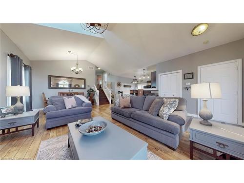 1 Fuller Drive, Caledonia, ON - Indoor Photo Showing Living Room