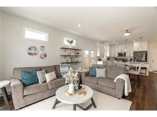 115 Lanz Boulevard, Blenheim, ON - Indoor Photo Showing Living Room