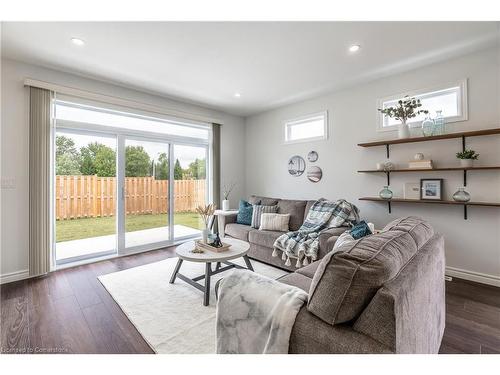 115 Lanz Boulevard, Blenheim, ON - Indoor Photo Showing Living Room