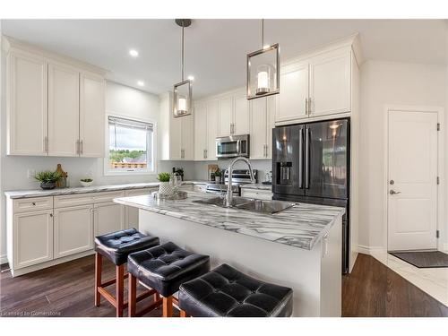 115 Lanz Boulevard, Blenheim, ON - Indoor Photo Showing Kitchen With Double Sink With Upgraded Kitchen