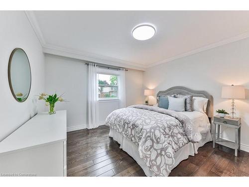 291 Antigua Road, Mississauga, ON - Indoor Photo Showing Bedroom