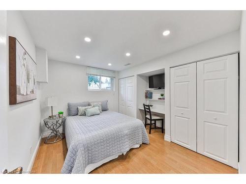 291 Antigua Road, Mississauga, ON - Indoor Photo Showing Bedroom