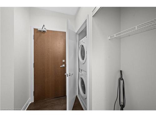 1208-365 Prince Of Wales Drive, Mississauga, ON - Indoor Photo Showing Laundry Room