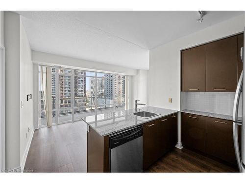 1208-365 Prince Of Wales Drive, Mississauga, ON - Indoor Photo Showing Kitchen