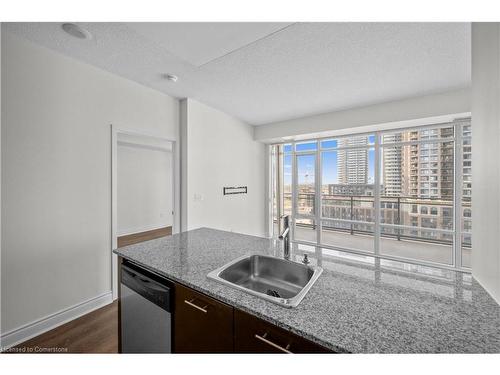 1208-365 Prince Of Wales Drive, Mississauga, ON - Indoor Photo Showing Kitchen