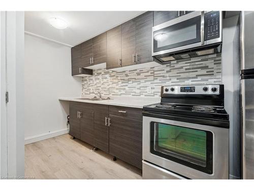 11 Bristow Court, Barrie, ON - Indoor Photo Showing Kitchen With Upgraded Kitchen