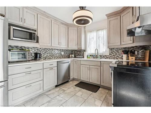 11 Bristow Court, Barrie, ON - Indoor Photo Showing Kitchen