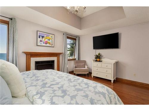 327A Lake Promenade, Toronto, ON - Indoor Photo Showing Bedroom