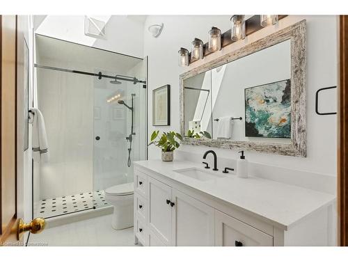 327A Lake Promenade, Toronto, ON - Indoor Photo Showing Bathroom